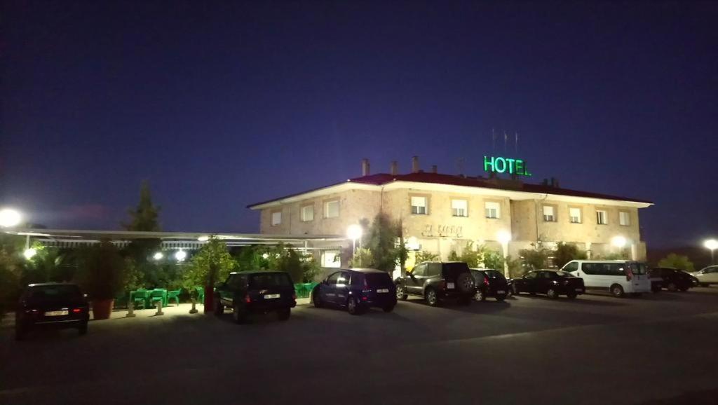 Hotel Restaurante Sostenible La Laguna Brozas Kültér fotó