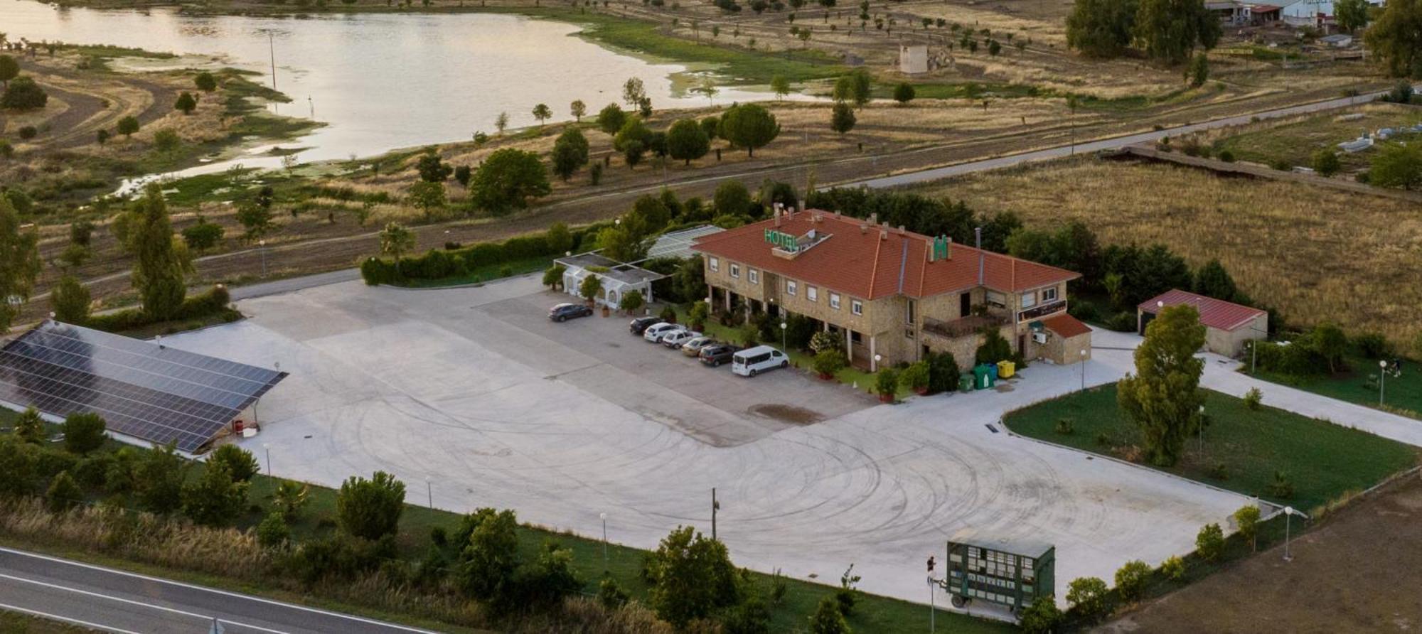 Hotel Restaurante Sostenible La Laguna Brozas Kültér fotó