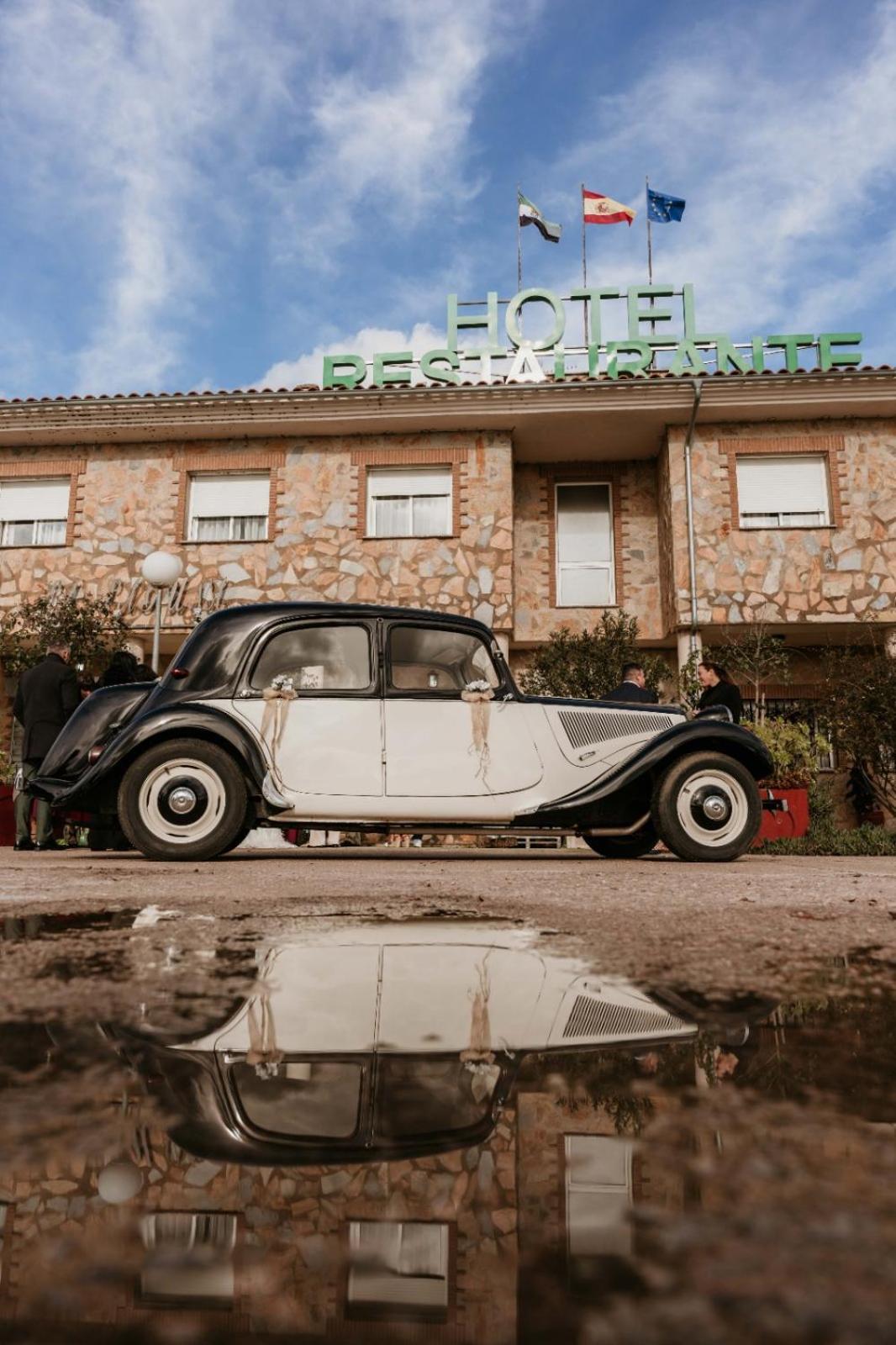Hotel Restaurante Sostenible La Laguna Brozas Kültér fotó