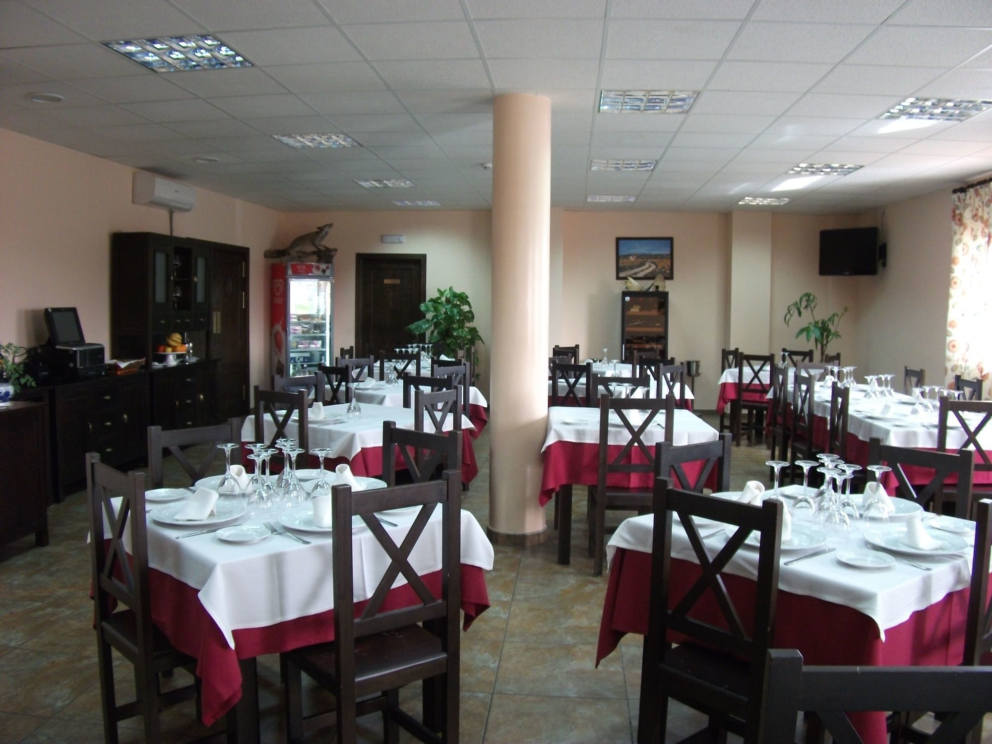 Hotel Restaurante Sostenible La Laguna Brozas Étterem fotó