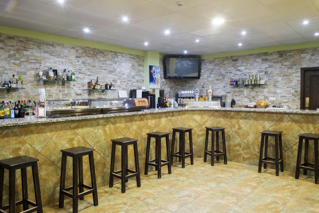 Hotel Restaurante Sostenible La Laguna Brozas Kültér fotó