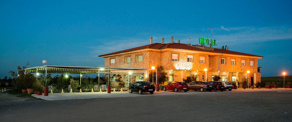 Hotel Restaurante Sostenible La Laguna Brozas Kültér fotó