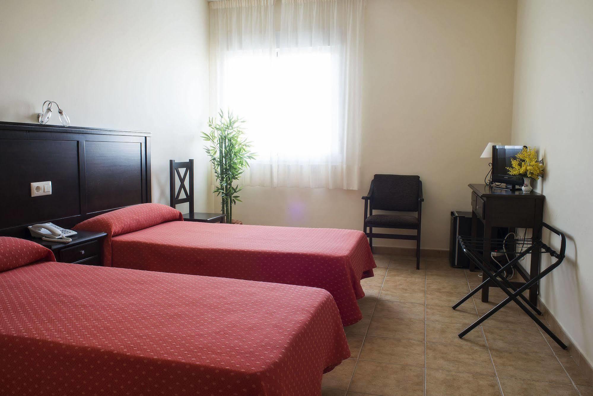 Hotel Restaurante Sostenible La Laguna Brozas Kültér fotó